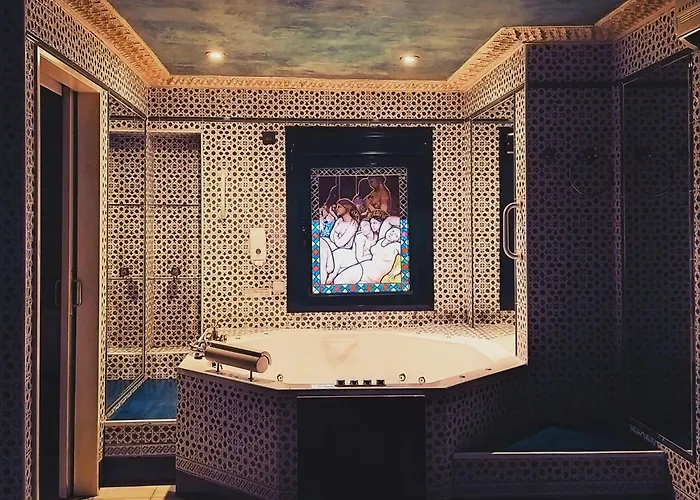 Hot Tub in Room Hostal Avenida Andalucia - Solo Adultos
